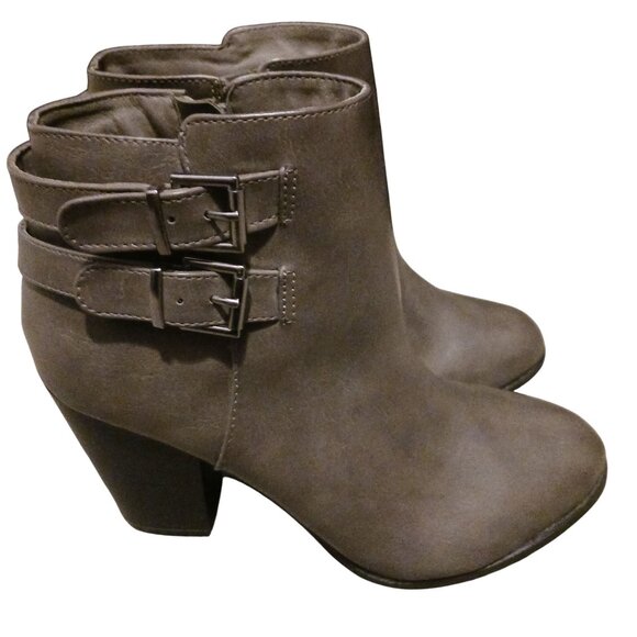 Charlotte Russe Lux Ankle‎ Booties in Gray, Size 8, Almond Toe, Buckle Detail - Picture 4 of 9